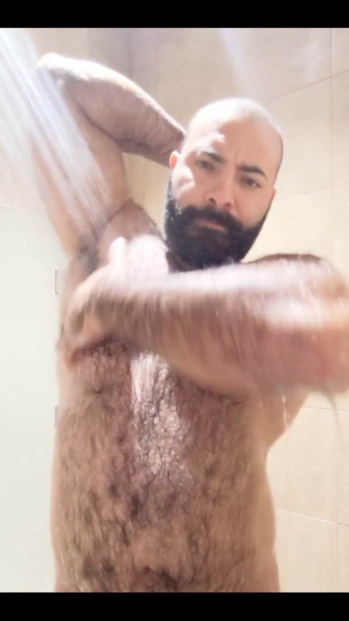 Lobo: Shower Time