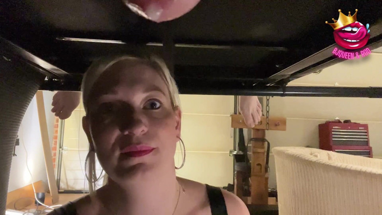 Mistress_BJQueen: Close-up arruinado várias vezes em um copo na mesa de...