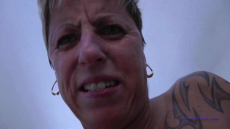 Porno Cloud: Vanessas quick blow job
