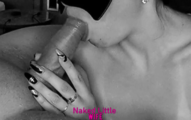 Nakedlittlewife: Mild avsugning närbild från en studentflicka