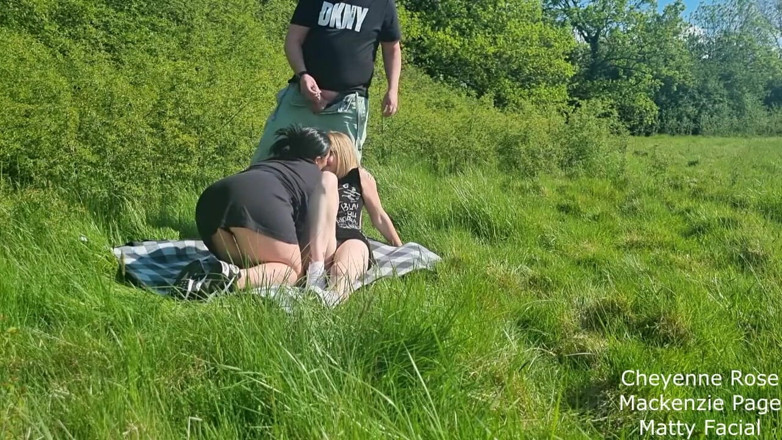 MattyFacial: Lesbian couple films themselves in the nature