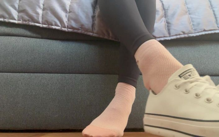 Goddess Lena: Converse e socks brainfuck