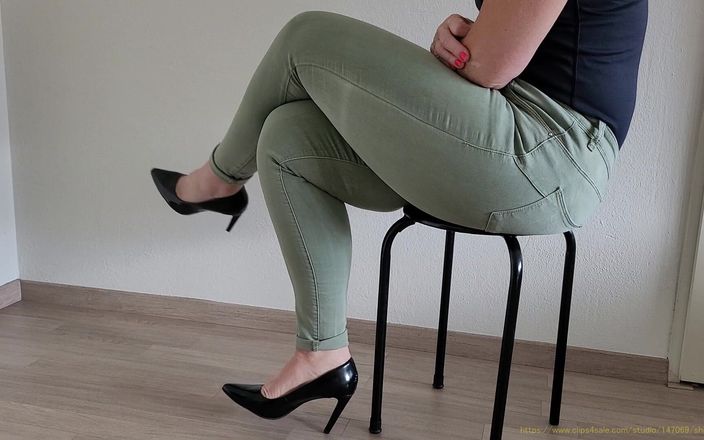 MisS Angel: Yeşil tight seksi kot pantolon ve yüksek topuklu ayakkabılar