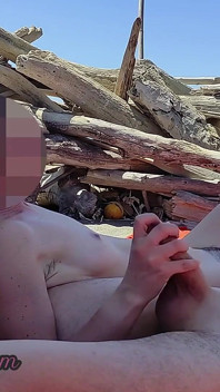 Risicovolle pijpbeurt op het Canarische strand betrapt met een intens orgasme deel 2 - Misscreamy