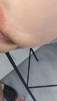 Kawan cuckold sekarang tahu betapa gelongsor di dalam isterinya terasa!