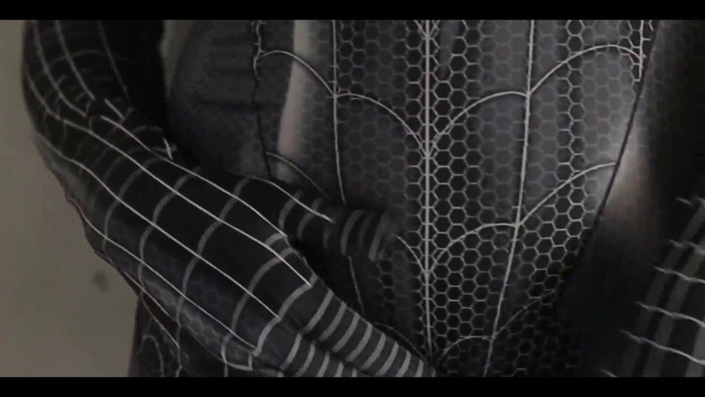 deafheaven666: Il baise une fille cosplay spiderman noir jusqu’à ce qu’il...