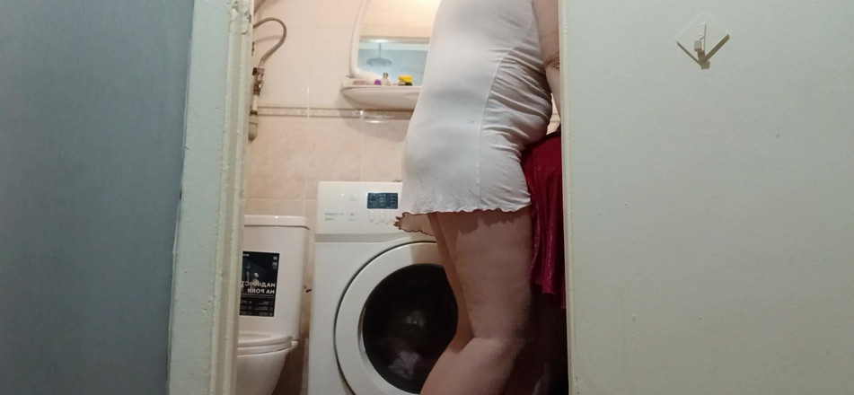 Lesbian-illusion: Kiedy mój mąż jest w pracy, pieprzę mojego sąsiada za...