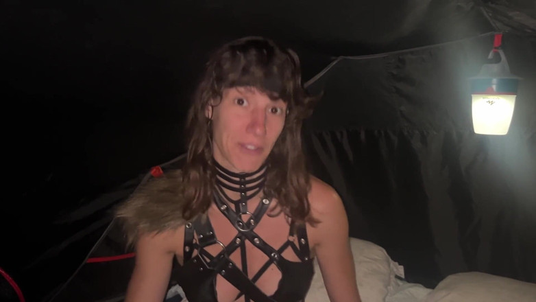 Lety Howl: Futai anal în cort! În timpul festivalului de muzică metal!