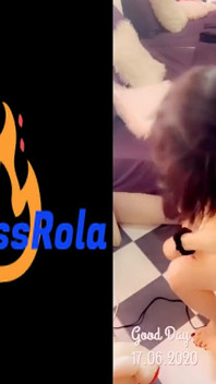 Rola probeert slaaf te zijn met haar tienervriendin
