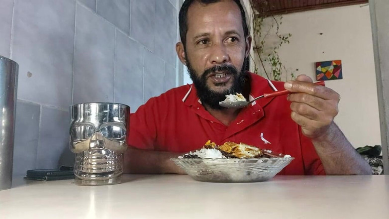 Stink HairyMale: Waktunya Makan Siang