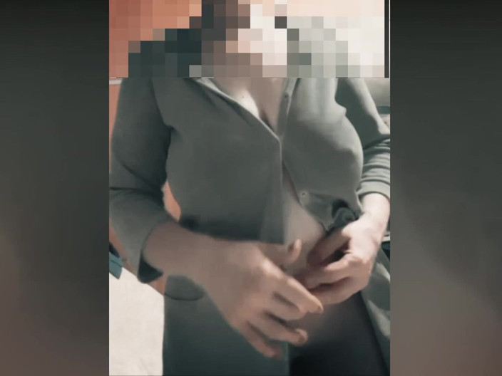 Mr_geenx: Olgun anne 57 yaşında, evde külotlu çorapla. Ev yapımı 039