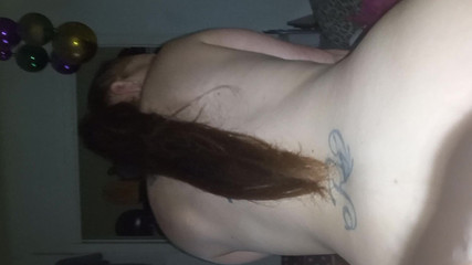 Big Red and her Pretty Kitty: Sexy červená na mě jezdí se skvělým výhledem