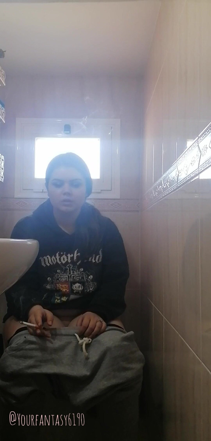 Your fantasy studio: Watcher on Toilet