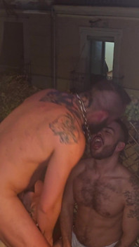 Výprask na toyboye. vousatý pán/ Charlie Ferreira