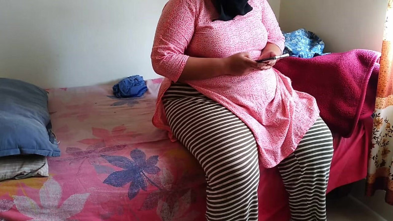 Aria Mia: Cewek semok dengan toket besar &amp; pantat bahenol ini lagi asik...