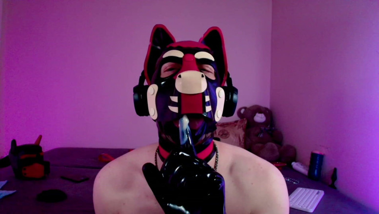Alex GoodBoy: La lenta provocación de látex de K-9goodboy me vuelve loco