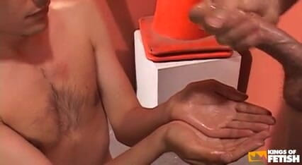 Gay Diaries: tin kaamuk log apne baalon vaale land uraate hain aur...