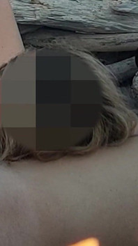Засвіт пизди - незнайомець спіймав мого вітчима, торкаючись мого р... Пляж і дрочив його член - misscreamy