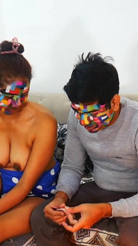 Novio toma chica en su casa vacía para disfrutar de Valantine