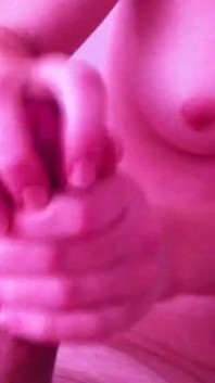 Nastoletnie prywatne filmy Jennin - pierwszy dildo i ręczna robota