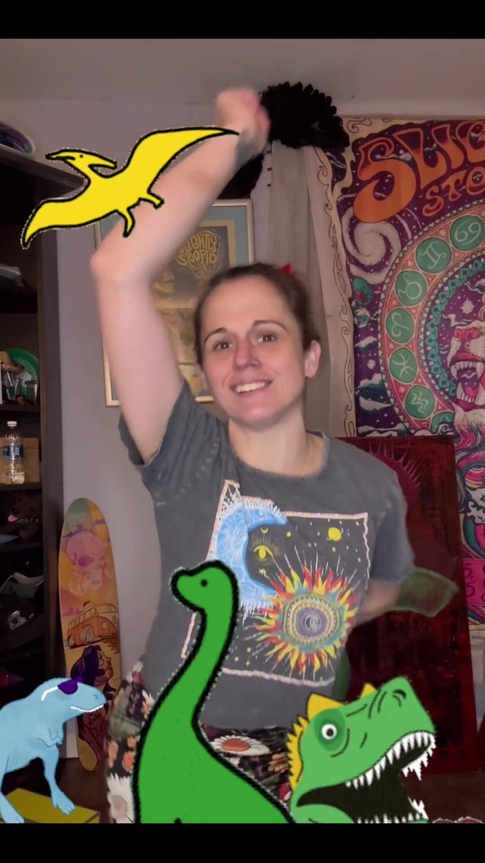 Suzy Wylde: On danse le dino !