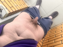 Young cum: 年轻人用玩具自慰特写，我美丽的特写，头，包皮，手淫