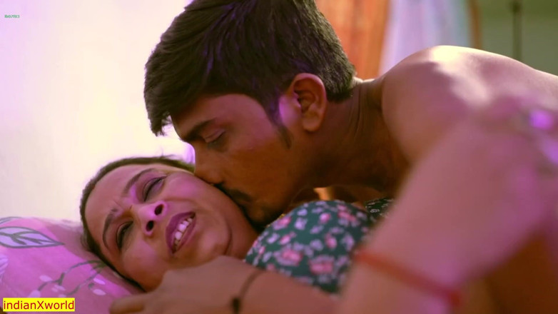 Indian Xshot: Bhabhi cantik India disetubuhi oleh pencuri tidak dikenal! Sudden Sex