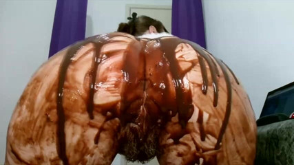 Brazilian_Miss: Twerking a big butt spreading chocolate all over Arse