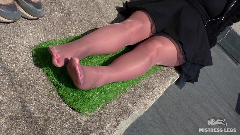 Mistress Legs: Заоблачное соблазнение подошвы: соблазнение пальцы ног от чисто до черного на крыше