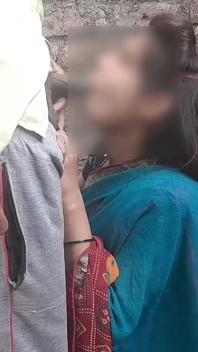 Riesiger arsch, indische bhabhi strippt sari Choli und fickt mit Devar