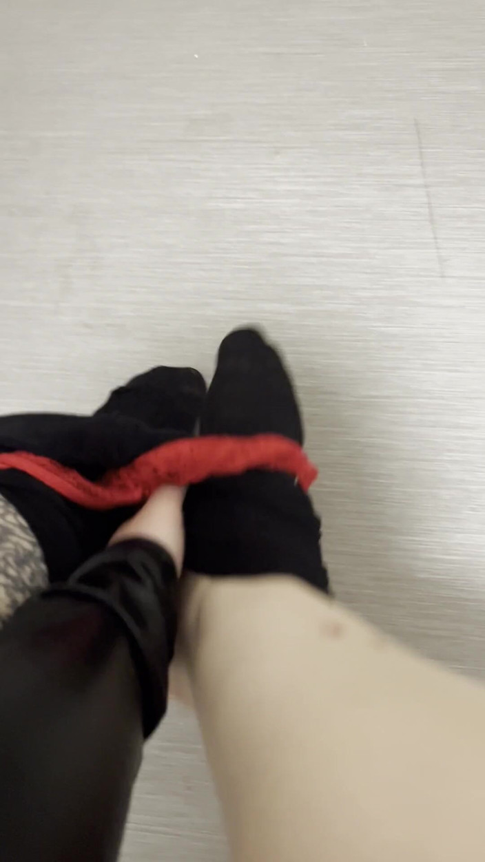 Bigtiddygoth: パンティーを下ろす