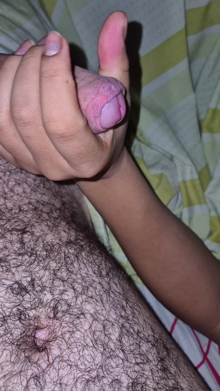 Pikaa6: Dotýkám se prsou své drahé ženy, zatímco se dívám na telefon