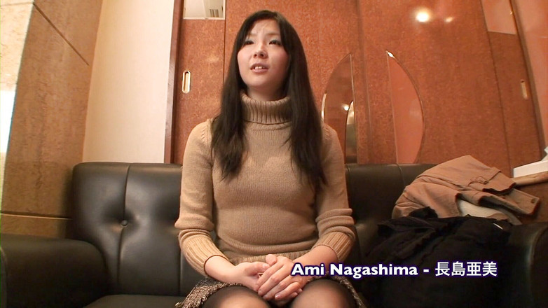 Japan Lust: Dia membuat memek itu basah sebelum menembusnya