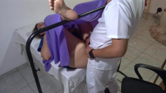 Victor SweetCoupleStories: Undersökning orsakar patienten att writhe och orgasm på gynekologens kontor
