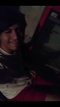 Sentado aquí en una silla