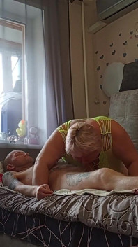 La matrigna succhia il cazzo