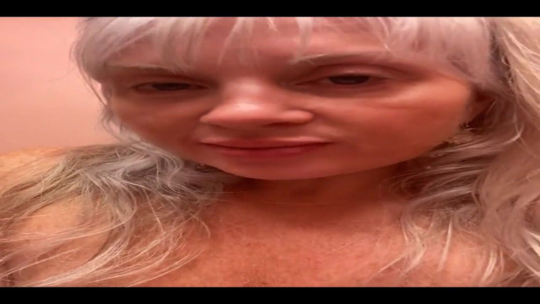 PaintedRose: 우리가 껴안거나 어쩌면 더 많은 것을 할 수 있다고 생각했던 침대에 준비합시다. 어떻게 생각하세요? Dm Me..