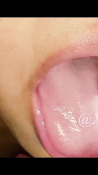 Her First Blowjob!! Amateur Teenager.