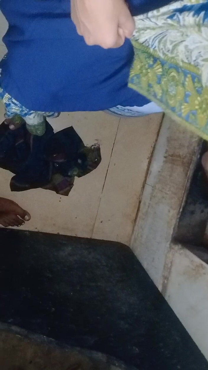 NikiRathod: Kouření a olejová masáž ptáka