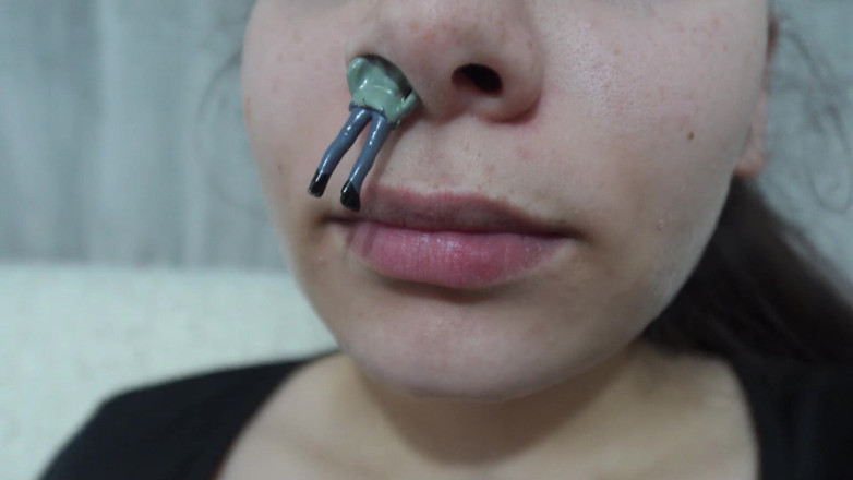 AmayaMori: Moje nevlastní sestra Obryně si za trest strčí do nosu...