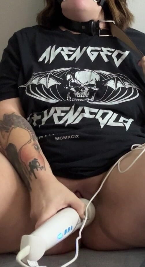 KingDom24: Cintura intorno al collo e figa per il sottomesso di...