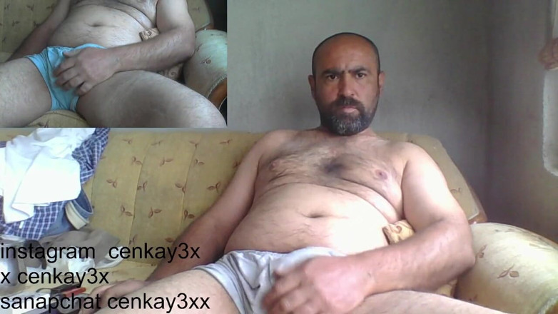 CenkAy: Spectacol privat cu ejaculare în timp ce fumează