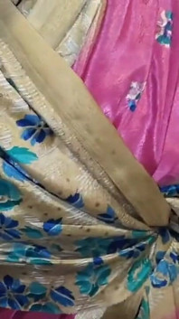 화장실에서 드와르가 사용하는 발정난 인도 주부 Priya Bhabhi