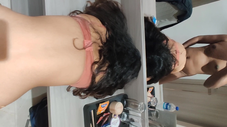 Riya Naidu: İlk kez çok sıkı göt deliği anal seks