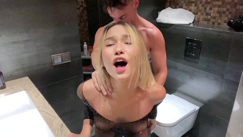 karina_lin: Sexy Chick Got Fucked Right in the Toilet
