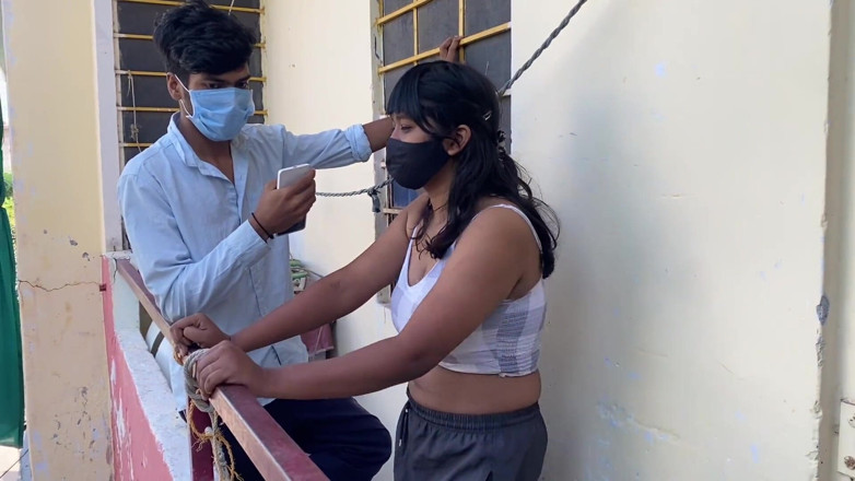 Indian Teen Girl's: 屋外セックス義理の兄弟と義理の妹の外のドアのロマンスとセックスMalluカップルテラスでのセックスとのホットロマンス