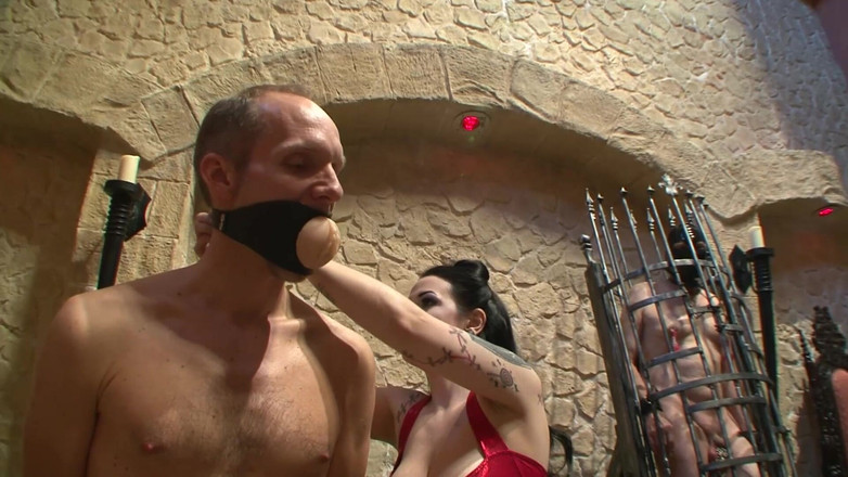 German BDSM MMV: Domina și sclavii ei sexuali bărbați și fată film complet