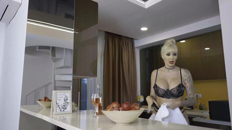 MILF and Big Wet Tits XXX: Kompilasi seks pasangan couch