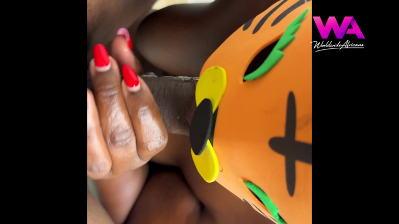 WORLDWIDEPRODUCTIONS: Menina negra grossa recebe um facial, uma gozada interna anal...