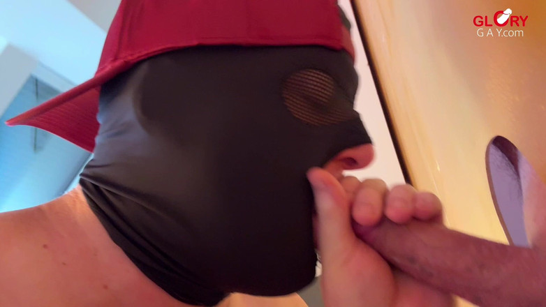 GLORYHOLEGAYS: Masturbación con la mano solo pero quería más en el...